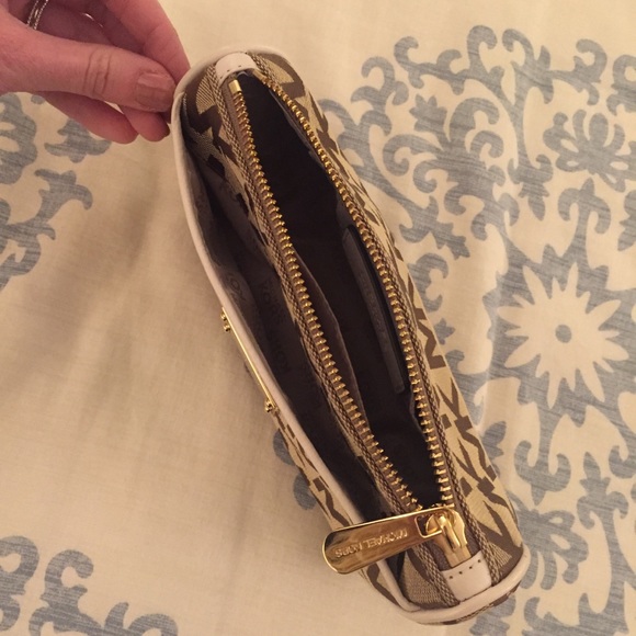 MICHAEL KORS NWOT Canvas Logo Cosmetic Bag Clutch - Picture 6 of 6